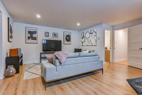 Salle familiale - 63 12E Avenue, Saint-Hippolyte, QC - Indoor Photo Showing Living Room