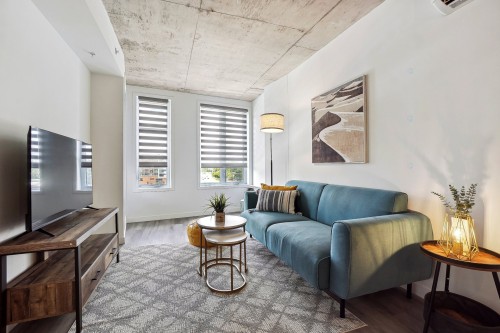 Living Room - 616-5250 Boul. Henri-Bourassa O., Montréal (Saint-Laurent), QC - Indoor Photo Showing Living Room