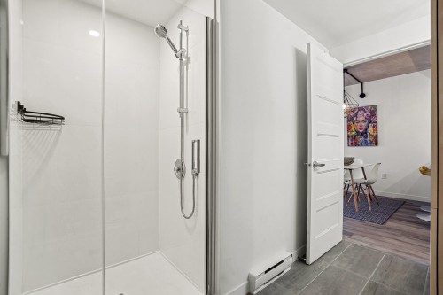 Bathroom - 616-5250 Boul. Henri-Bourassa O., Montréal (Saint-Laurent), QC - Indoor Photo Showing Bathroom