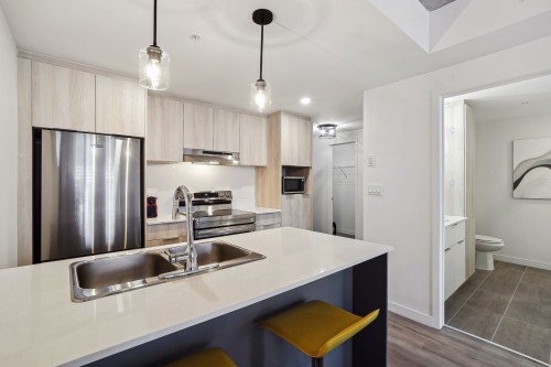 Kitchen - 616-5250 Boul. Henri-Bourassa O., Montréal (Saint-Laurent), QC - Indoor Photo Showing Kitchen With Double Sink With Upgraded Kitchen