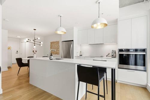 Kitchen - 414-1550 Rue Des Bassins, Montréal (Le Sud-Ouest), QC - Indoor Photo Showing Kitchen With Upgraded Kitchen