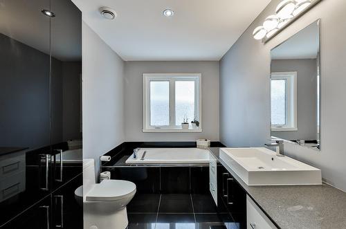 Salle de bains - 277 Rue Paré, L'Assomption, QC - Indoor Photo Showing Bathroom