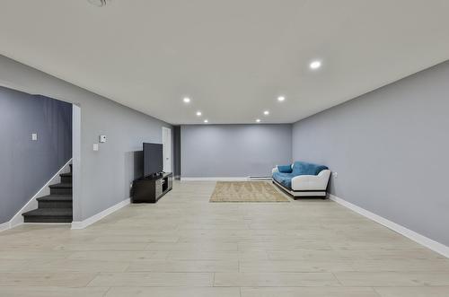 Salle familiale - 277 Rue Paré, L'Assomption, QC - Indoor