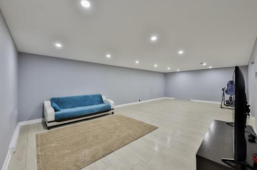 Salle familiale - 277 Rue Paré, L'Assomption, QC - Indoor