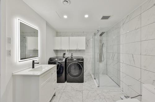 Salle de bains - 277 Rue Paré, L'Assomption, QC - Indoor Photo Showing Laundry Room