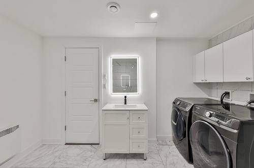 Salle de bains - 277 Rue Paré, L'Assomption, QC - Indoor Photo Showing Laundry Room