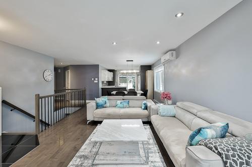 Salon - 277 Rue Paré, L'Assomption, QC - Indoor Photo Showing Living Room
