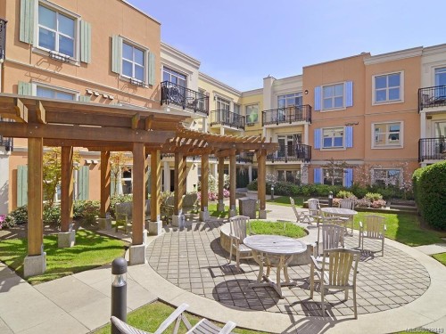 210-1620 McKenzie Ave  Saanich, BC V8N 0A1