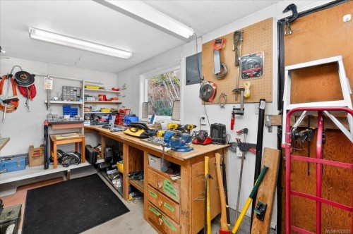 6009 River Rd, Port Alberni, BC 