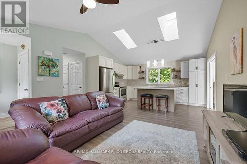 1717 Lakeshore Drive, Ottawa, ON - Indoor Photo Showing Living Room