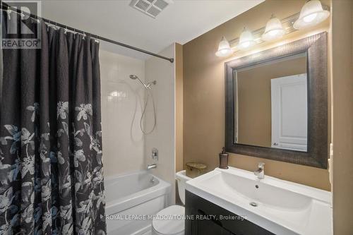 914 - 220 Burnhamthorpe Road W, Mississauga, ON - Indoor Photo Showing Bathroom