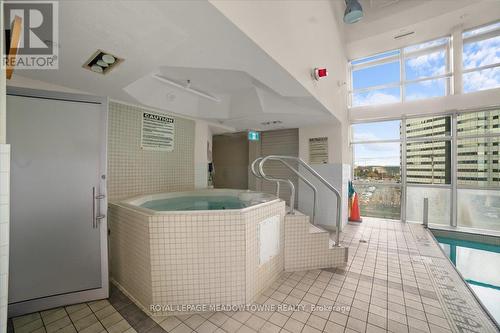 914 - 220 Burnhamthorpe Road W, Mississauga, ON - Indoor Photo Showing Other Room