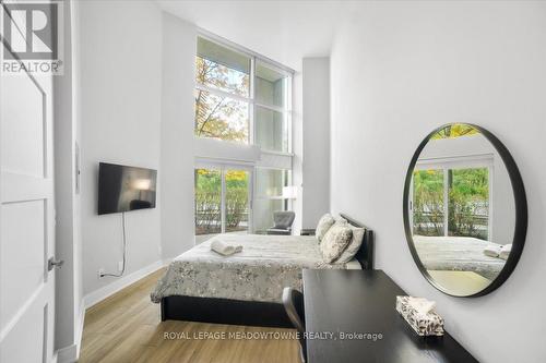 914 - 220 Burnhamthorpe Road W, Mississauga, ON - Indoor Photo Showing Bedroom