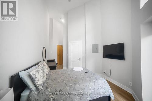 914 - 220 Burnhamthorpe Road W, Mississauga, ON - Indoor Photo Showing Bedroom