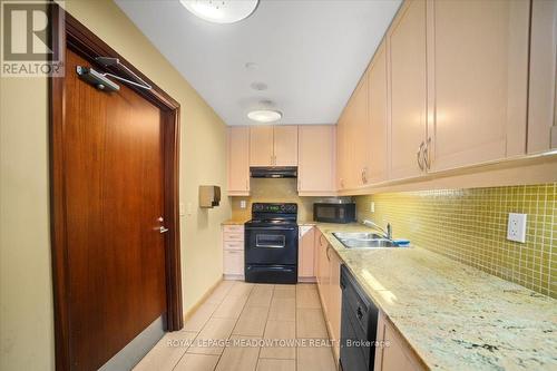 914 - 220 Burnhamthorpe Road W, Mississauga, ON - Indoor Photo Showing Kitchen With Double Sink