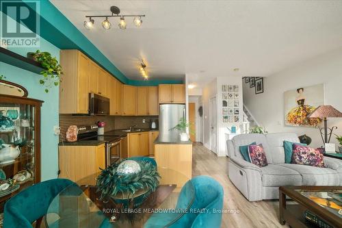 914 - 220 Burnhamthorpe Road W, Mississauga, ON - Indoor