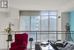 914 - 220 BURNHAMTHORPE ROAD W  Mississauga, ON L5B 4N4