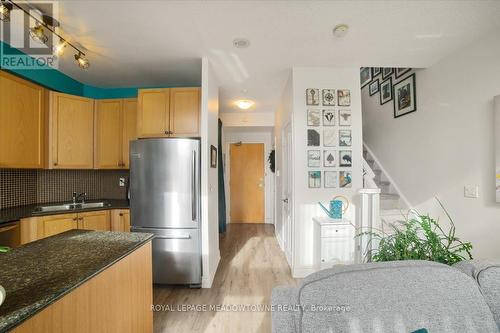 914 - 220 Burnhamthorpe Road W, Mississauga, ON - Indoor Photo Showing Kitchen With Double Sink