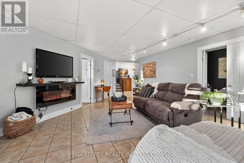 45 Huron Street, Greater Napanee (Greater Napanee), ON - Indoor Photo Showing Living Room