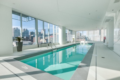 Pool - 2101-1155 Rue De La Montagne, Montréal (Ville-Marie), QC - Indoor Photo Showing Other Room With In Ground Pool