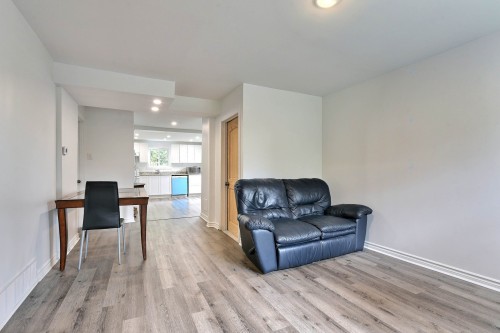 Living Room - 4299 1Re Avenue, Laval (Laval-Ouest), QC - Indoor Photo Showing Living Room