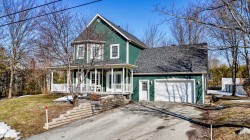 82 Rue Goudreau  Magog, QC J1X 5T1