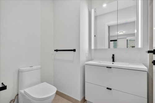 Salle de bains - 307-1245 Rue Sherbrooke O., Montréal (Ville-Marie), QC - Indoor Photo Showing Other Room