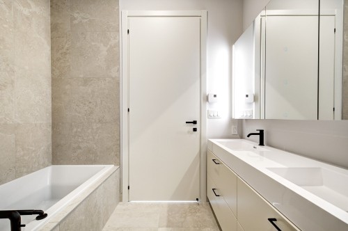 Salle de bains attenante à la CCP - Ph2006-1245 Rue Sherbrooke O., Montréal (Ville-Marie), QC - Indoor Photo Showing Bathroom