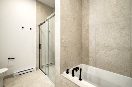 Salle de bains attenante à la CCP - Ph2006-1245 Rue Sherbrooke O., Montréal (Ville-Marie), QC - Indoor Photo Showing Bathroom