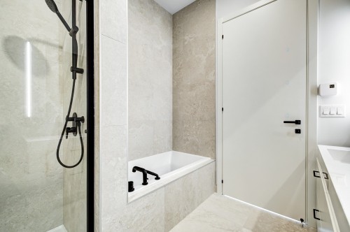 Salle de bains attenante à la CCP - Ph2006-1245 Rue Sherbrooke O., Montréal (Ville-Marie), QC - Indoor Photo Showing Bathroom