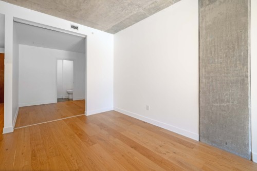 Office - 317-1575 Rue Gareau, Montréal (Ville-Marie), QC - Indoor Photo Showing Other Room