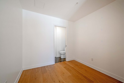 Office - 317-1575 Rue Gareau, Montréal (Ville-Marie), QC - Indoor Photo Showing Other Room