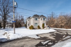 1220 Rue Brigitte  Laval (Sainte-Dorothée), QC H7X 3Z5