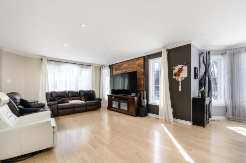 Living Room - 1220 Rue Brigitte, Laval (Sainte-Dorothée), QC - Indoor Photo Showing Living Room