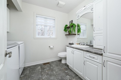 Bathroom - 1220 Rue Brigitte, Laval (Sainte-Dorothée), QC - Indoor Photo Showing Bathroom