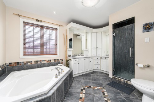 Bathroom - 1220 Rue Brigitte, Laval (Sainte-Dorothée), QC - Indoor Photo Showing Bathroom