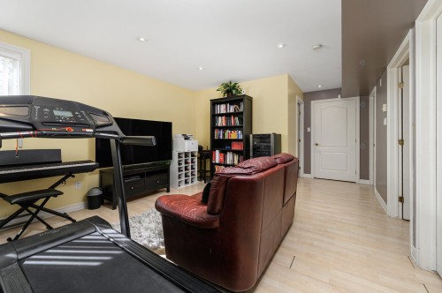 Basement - 1220 Rue Brigitte, Laval (Sainte-Dorothée), QC - Indoor Photo Showing Other Room