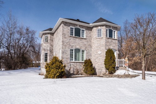 Front of Structure - 1220 Rue Brigitte, Laval (Sainte-Dorothée), QC - Outdoor