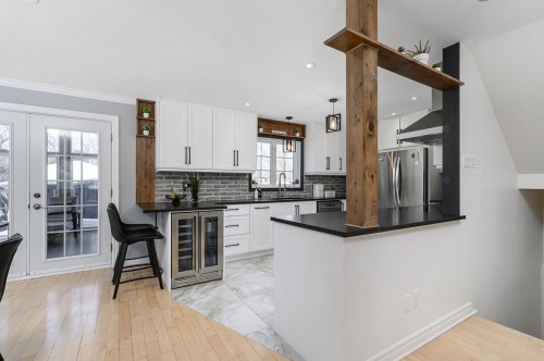 Kitchen - 1220 Rue Brigitte, Laval (Sainte-Dorothée), QC - Indoor Photo Showing Kitchen With Upgraded Kitchen