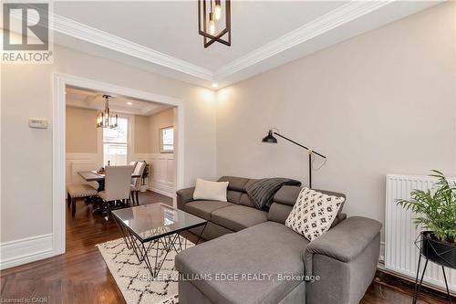 232 Bay Street N, Hamilton, ON - Indoor Photo Showing Living Room