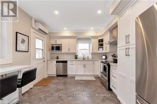 232 Bay Street N, Hamilton, ON - Indoor Photo Showing Kitchen With Stainless Steel Kitchen With Upgraded Kitchen