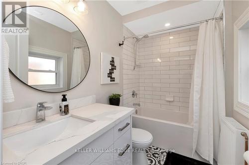 232 Bay Street N, Hamilton, ON - Indoor Photo Showing Bathroom