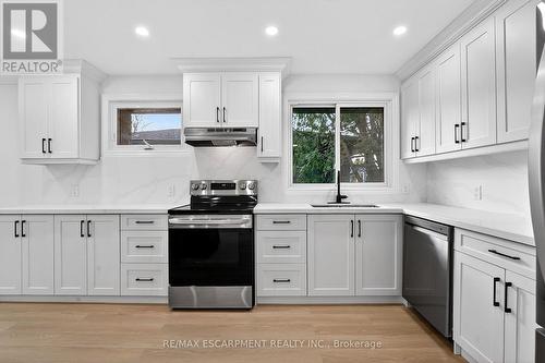 646 Cumberland Avenue, Burlington, ON - Indoor Photo Showing Kitchen