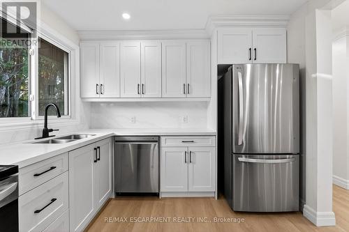 646 Cumberland Avenue, Burlington, ON - Indoor Photo Showing Kitchen With Double Sink