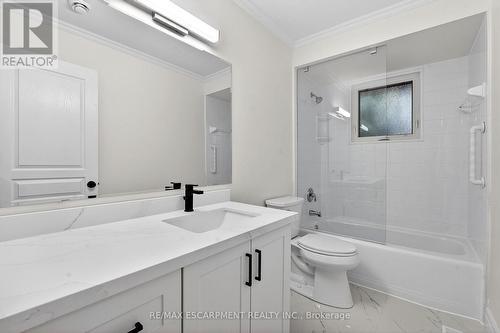 646 Cumberland Avenue, Burlington, ON - Indoor Photo Showing Bathroom