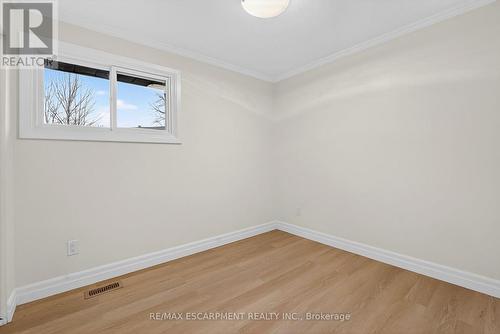 646 Cumberland Avenue, Burlington, ON - Indoor Photo Showing Other Room