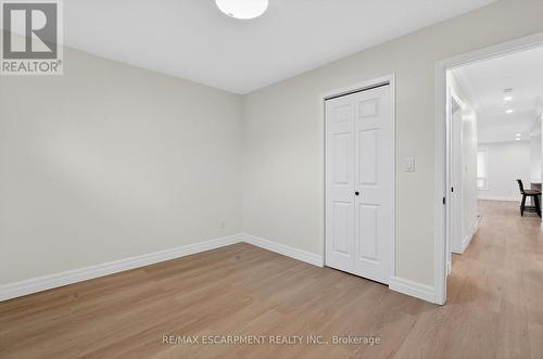 646 Cumberland Avenue, Burlington, ON - Indoor Photo Showing Other Room