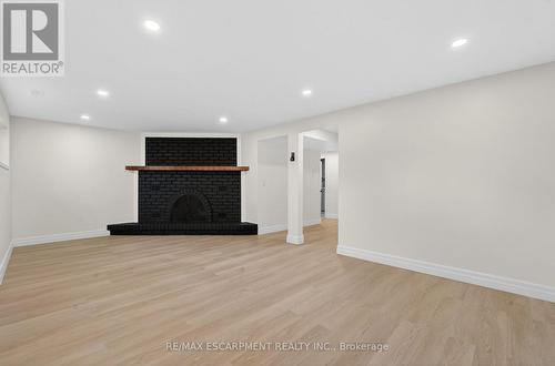 646 Cumberland Avenue, Burlington, ON - Indoor