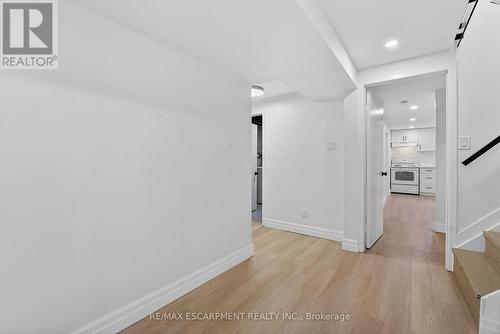 646 Cumberland Avenue, Burlington, ON - Indoor Photo Showing Other Room