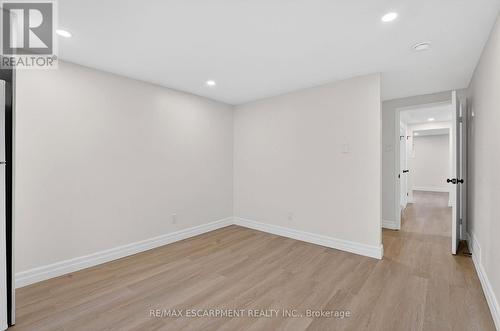 646 Cumberland Avenue, Burlington, ON - Indoor Photo Showing Other Room
